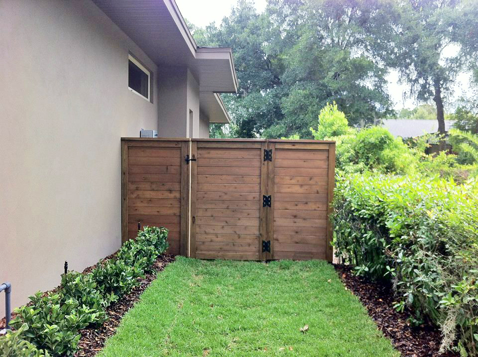 The Pros and Cons of a Classic Wood Fence