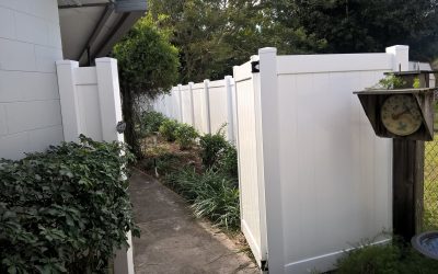 Why is Vinyl the Best Fence Material Against Orlando Weather?